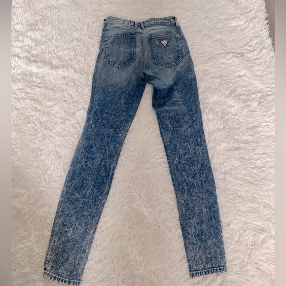 Guess 1981 skinny jeans 👖 acid wash - Picture 5 of 7